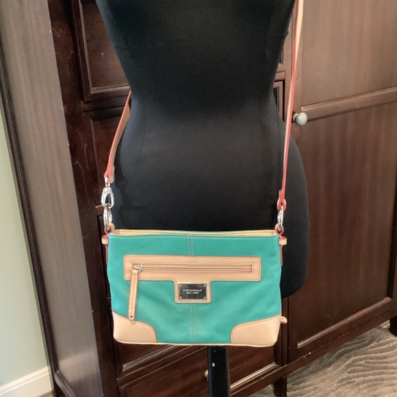 Tignanello Crossbody leather bag with card slots and zippered compartments. - Picture 3 of 14